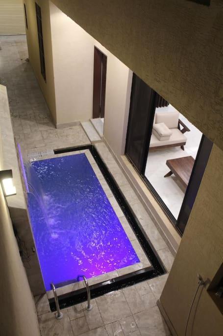 عصرية بمدخل خاص و مسبح Villa Riyad